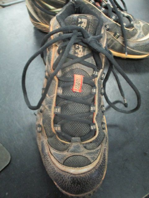 Load image into Gallery viewer, Used Reebok Tough Lined Cleats in Black Size 10
