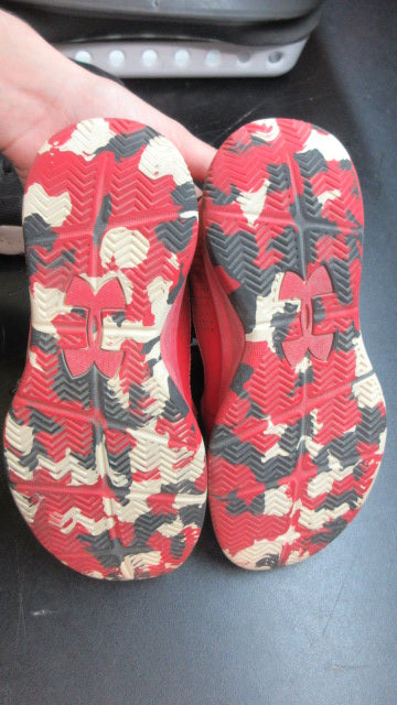 Load image into Gallery viewer, Used Under Armour Boys' Lockdown 4 GS Basketball Shoes - Size Youth 2.5
