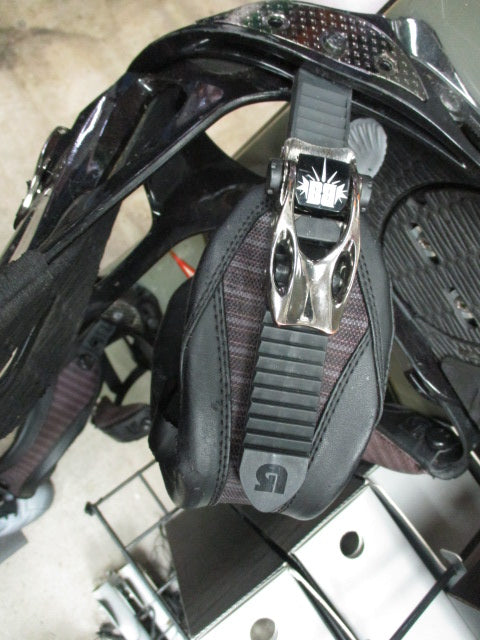 Load image into Gallery viewer, Used Burton Knight 162 CM Snowboard (Binding Needs New Buckle)
