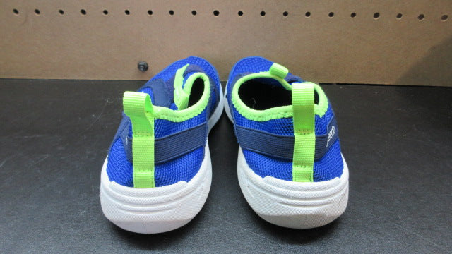 Load image into Gallery viewer, Used Speedo Water Shoes - Size Medium
