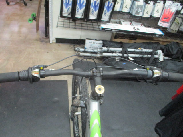 Load image into Gallery viewer, Raleigh Eva 2 21 Speed 27.5&quot; Mountain Bike
