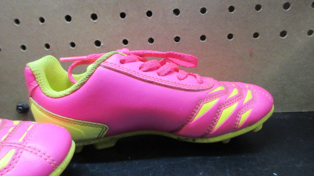 Load image into Gallery viewer, Used Victor Soccer Cleats - Size Youth 1
