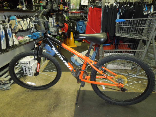 Load image into Gallery viewer, Used Nishiki Pueblo 24'' 21 Speed Youth Mountain Bike
