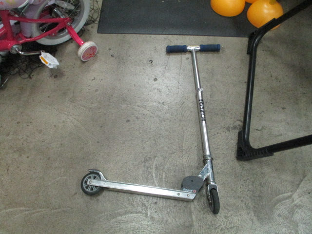 Load image into Gallery viewer, Used Razor Kids Folding Scooter
