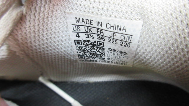 Load image into Gallery viewer, Used Adidas Freak Mid Football Cleats - Size 4
