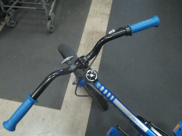 Load image into Gallery viewer, Used Trek Precaliber 20" Blue Kids Bike
