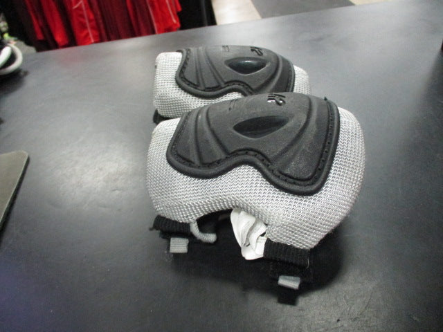 Load image into Gallery viewer, Used K2 Size Youth Small Skating Knee Pads
