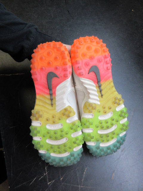Load image into Gallery viewer, Used Nike Future Field Cleats - Size Youth 3.5
