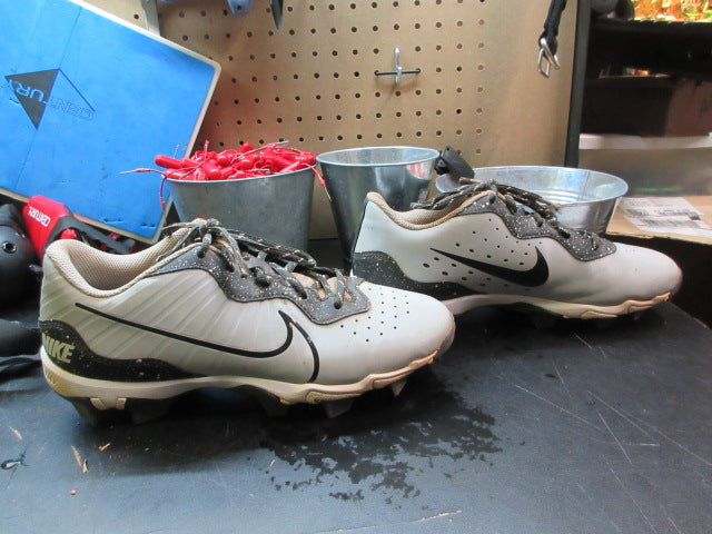 Load image into Gallery viewer, Used Nike Youth Alpha Huarache 4 Keystone Baseball Cleats - Size 7.5
