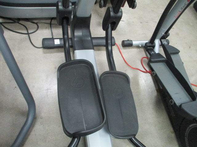 Load image into Gallery viewer, used Life Fitness 95XS Commercial EllipticalFunctional But (needs Service)
