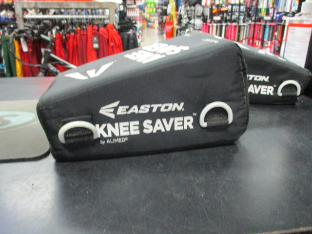 Load image into Gallery viewer, Used Easton Knee Savers Lare Black Catchers Knee Savers
