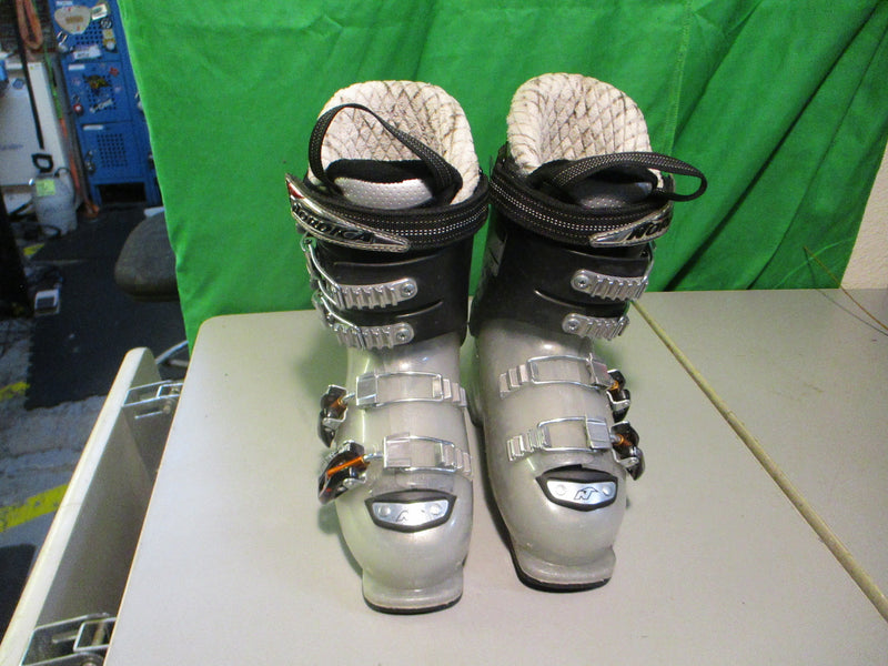 Load image into Gallery viewer, Used Nordica Hot Rod 60 Size Junior 20.5 Downhill Ski Boots
