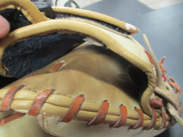 Load image into Gallery viewer, Used Louisville Sluger 125 Series RHT Catchers Glove  (Need lace In Pocket)
