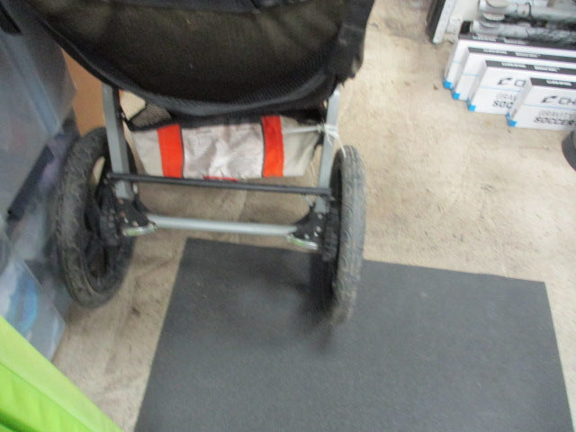 Load image into Gallery viewer, USED BOB JOGGING STROLLER (STRAPS NO GOOD)
