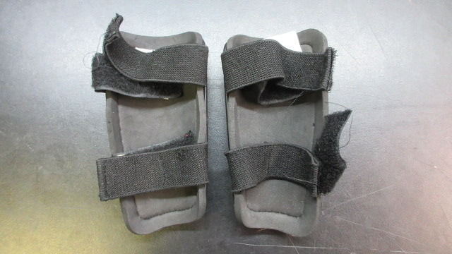 Load image into Gallery viewer, Used Franklin Soccer Shin Guards - Size Youth XS
