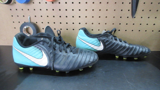 Load image into Gallery viewer, Used Nike Tiempo Soccer Cleats - Size 8.5
