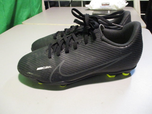 Load image into Gallery viewer, Used Nike Mercurial Vapor 15 Club MG Shadow Size Youth 2.5 Soccer Cleats
