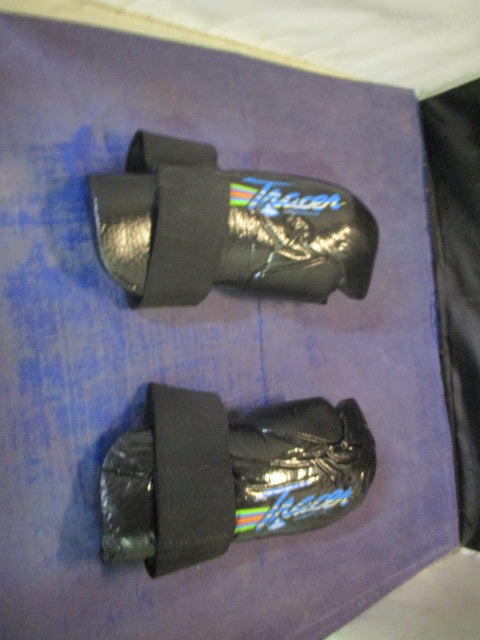 Load image into Gallery viewer, Used Vintage Century Tracer Sparing Gloves Size M/L

