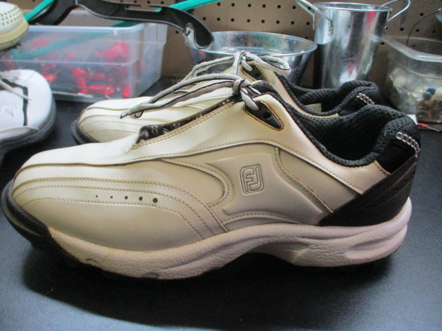 Load image into Gallery viewer, Used Foot-Joy Golf Shoes Size 9
