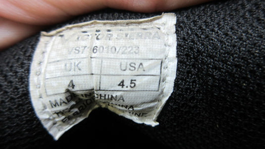 Used Victor Sierra Kids Cattura MD Jr Soccer Shoes - Size 4.5