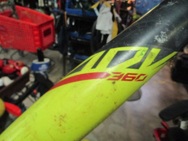 Load image into Gallery viewer, Used Easton ADV 360 32&quot; 22oz -10 USA baseball bat Composite
