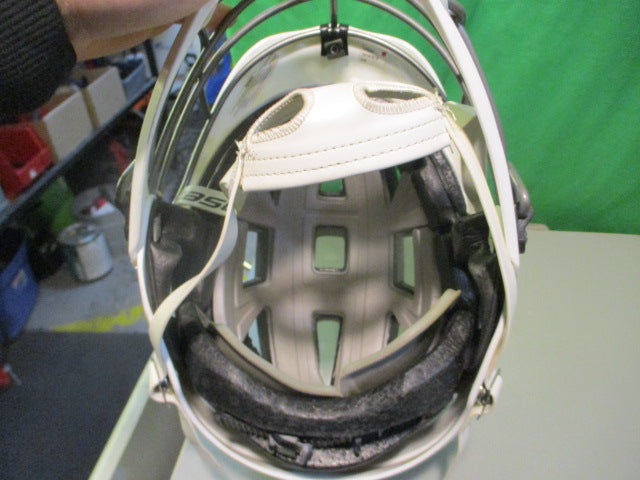 Load image into Gallery viewer, Used Cascade CPV-R Size Small/Medium Lacrosse Helmet
