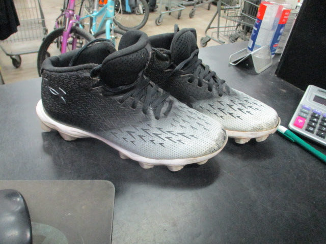 Load image into Gallery viewer, Used Under Amour Size 6Y Youth Cleat
