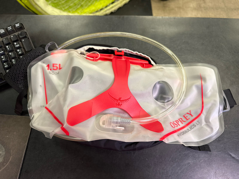 Load image into Gallery viewer, Used OSprey Seral 4 Hydration hip Pack with 1.5L Bladder
