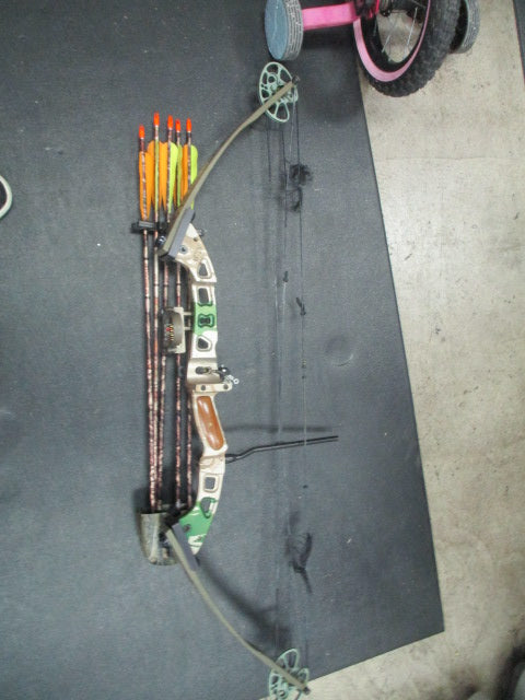 Load image into Gallery viewer, Used Martin Cougar 2000 42&quot; Archery Bow W/ Arrows
