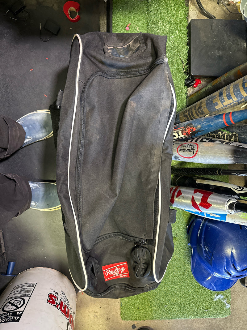 Load image into Gallery viewer, Used Rawlings Duffle Bag
