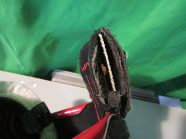 Load image into Gallery viewer, Used Bauer Vapor 3X Hockey Skates Size 5.5 Fit 1 - Right Heel is Split
