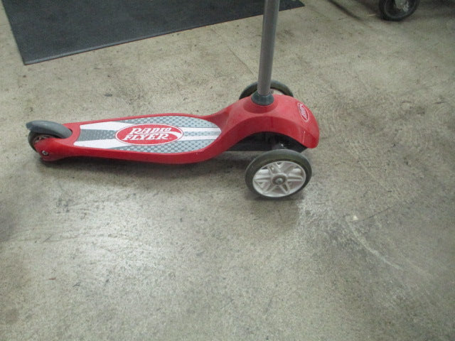 Load image into Gallery viewer, Used Radio Flyer 3 wheeled SCOOTER W/Bell
