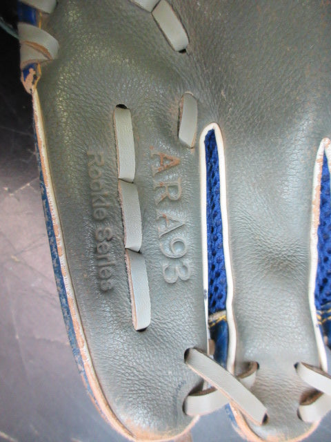 Used Akadema ARA93 Rookie Series 11" Glove - RHT