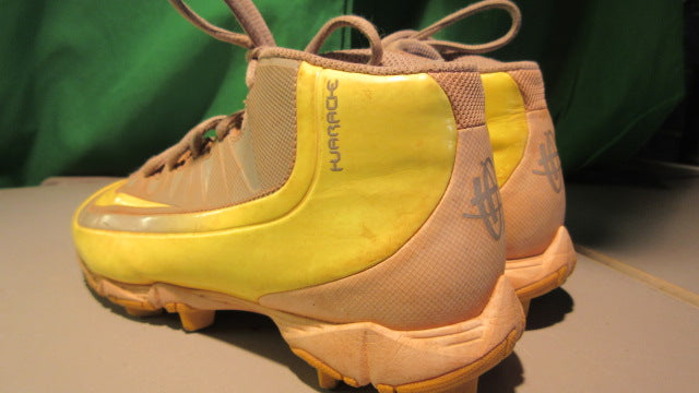 Load image into Gallery viewer, Used Nike Youth Huarache 4Y Football Cleats
