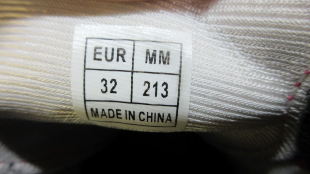 Load image into Gallery viewer, Used Hanani Soccer Cleats - Size 1
