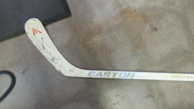 Load image into Gallery viewer, Used Easton Mako M2 Hockey Stick - 60"

