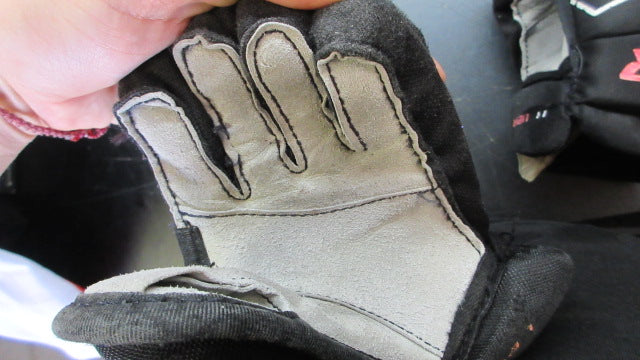 Load image into Gallery viewer, Used Bauer NSX Youth Hockey Gloves - Size 9"
