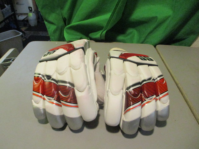 Load image into Gallery viewer, Used SS Millenium Pro Adult Cricket Batting Gloves

