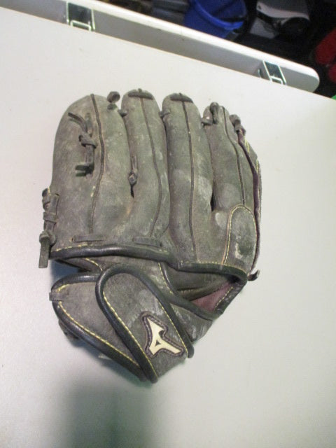 Load image into Gallery viewer, Used Mizuno Fastpitch Prospect 12&quot; Glove - RHT
