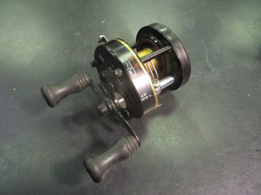 Vintage Shakespeare Sigma 0002 Baitcasting Fishing Reel