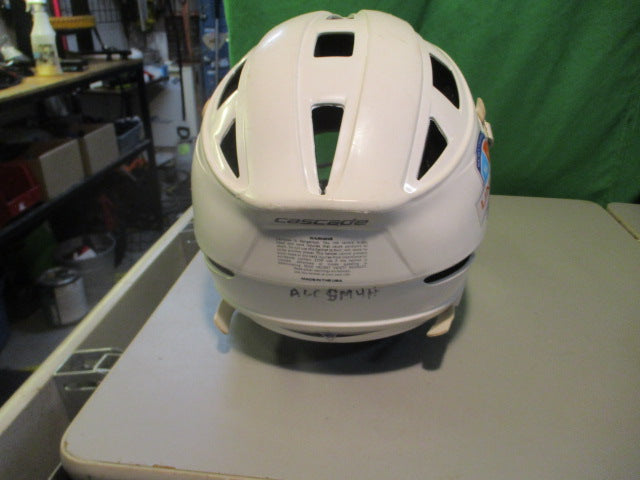Load image into Gallery viewer, Used Cascade CPV-R Size Small/Medium Lacrosse Helmet
