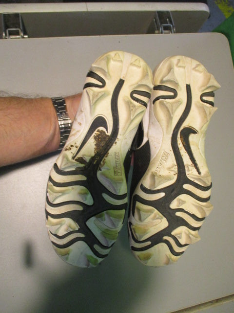 Load image into Gallery viewer, Used Nike vapor Size Youth 2 Cleats
