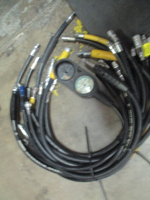 Load image into Gallery viewer, Used Bulk Replacement BCD and Regulator Hoses(AS IS See Pictures)
