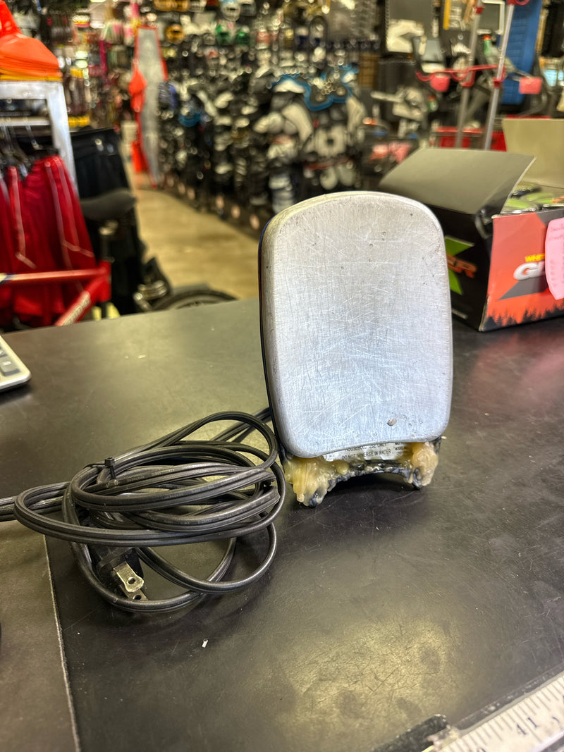Load image into Gallery viewer, Used Dakine Adjustable Tuning Iron For Hot Wax Application
