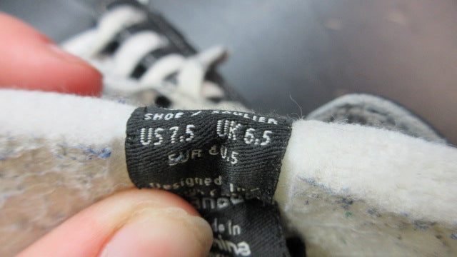 Load image into Gallery viewer, Used Bauer Nexus 6000 Hockey Skates - Size 6.5
