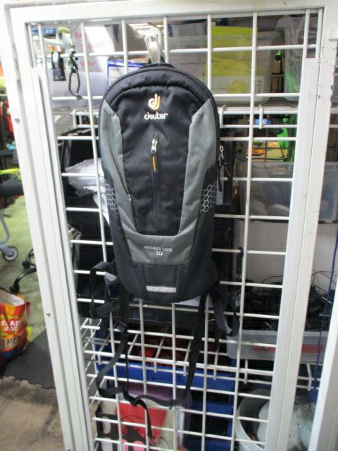 Load image into Gallery viewer, Used Deuter Hydro Lite 3.0 Hydration Pack - no reservoir
