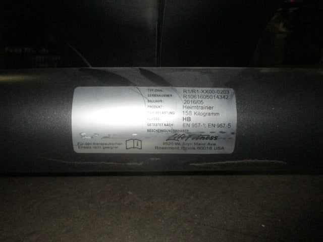 Load image into Gallery viewer, Use Life Fitnes R1 RECUMBENT BIKE
