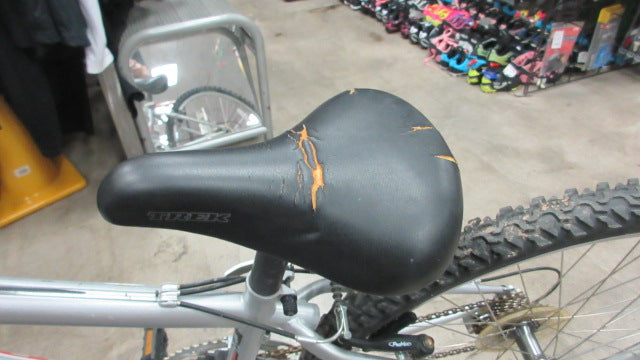 Load image into Gallery viewer, Used Trek 800 Sport 13&quot; Frame 26&quot; Wheel 21 Speed Mountain Bike
