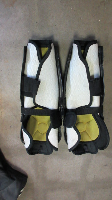 Load image into Gallery viewer, Used CCM Tacks Shin Guards Youth Size 13&quot; - wear
