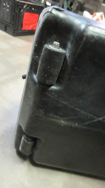 Load image into Gallery viewer, Used SportTube Double Ski Hard Case Wit Wheels (SOME DAMAGE)
